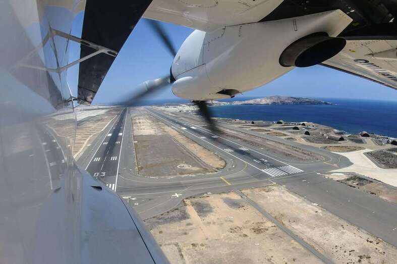 La capacidad estaÌ fijada por Aena en 20 millones de usuarios y en 164.000 operaciones por ejercicio (Foto TA)